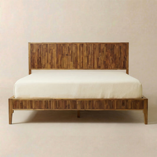 Estructura de cama de madera de acacia Megsu Bosk con cabecero