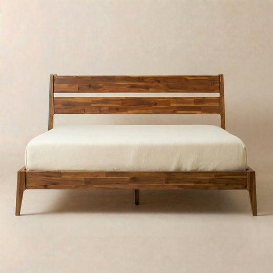 Conjunto de cama y mesita de noche de madera maciza Acacia Callisto para un dormitorio con estilo