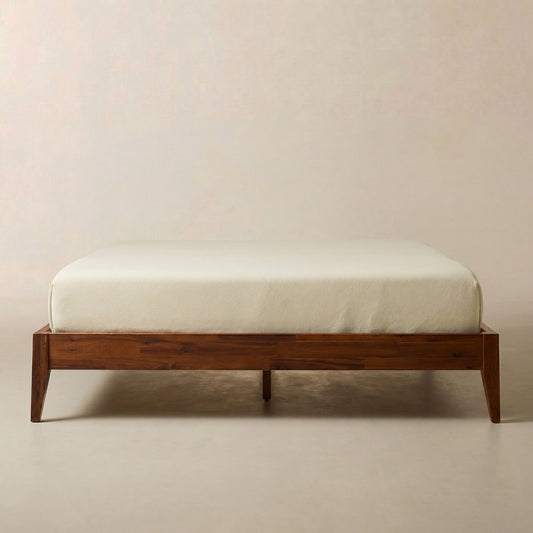 Cama de plataforma de madera maciza Acacia Mervyn para una comodidad y un estilo atemporales