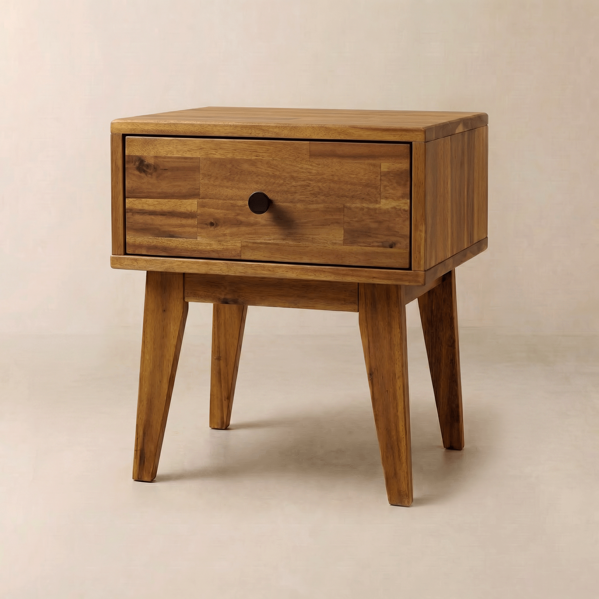 Mesita de noche de madera maciza Acacia Sofia con un cajón para un almacenamiento elegante